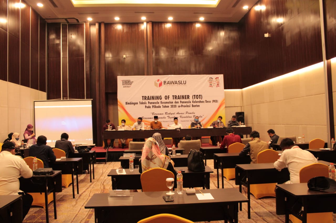 Bawaslu Pandeglang Hadiri TOT Bimtek PKD
