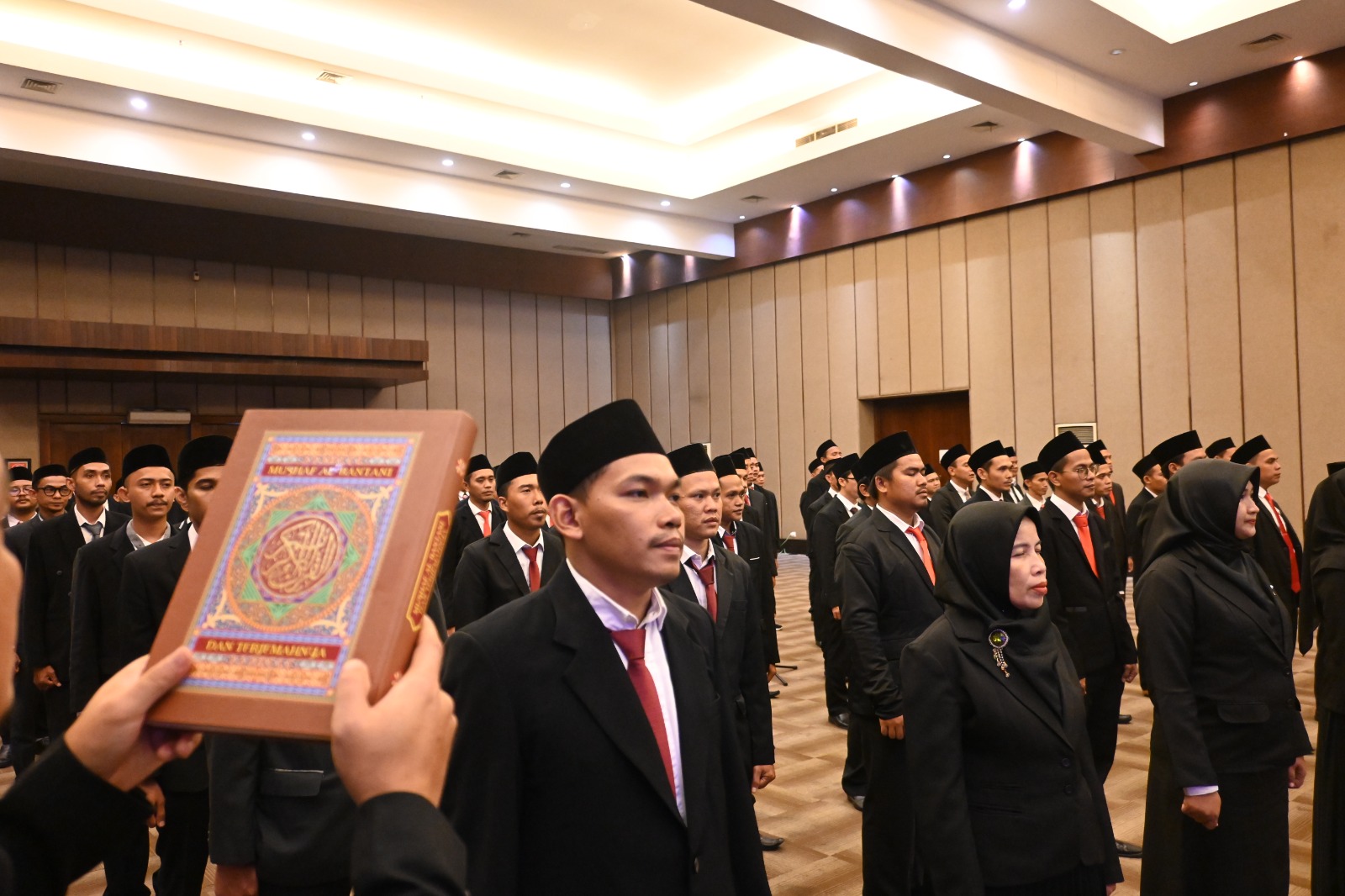 Prosesi pengambilan sumpah/janji anggota Panwaslu Kecamatan se-Kabupaten Pandeglang