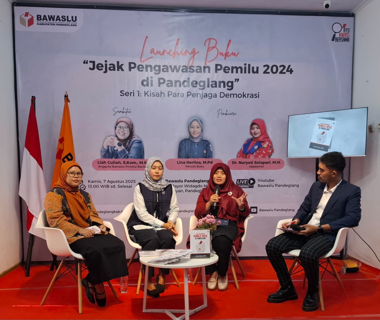 Nuryati Solapari (kedua dari kanan) saat menjadi pembicara dalam kegiatan launching buku 