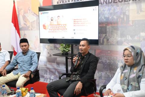 Ketua Bawaslu Kabupaten Pandeglang Febri Setiadi (tengah) saat memberikan sambutan pada kegiatan pendidikan pengawas partisipatif Rabu, (13/05/2026) di Aula Bawaslu Kabupaten Pandeglang