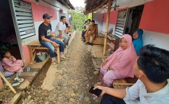 Bawaslu Pandeglang Pastikan Hak Pilih Warga Huntara Terlindungi.