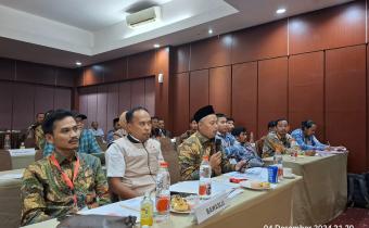 Ketua dan anggota Bawaslu Kabupaten Pandeglang saat memberikan tanggapan pada pleno rekapitulasi hasil perolehan suara 