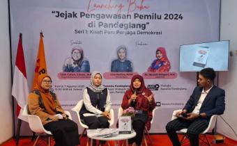 Nuryati Solapari (kedua dari kanan) saat menjadi pembicara dalam kegiatan launching buku 