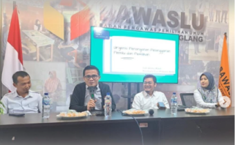 Anggota Bawaslu Provinsi Banten Badrul Munir (Kedua dari kiri) saat melakukan supervisi di Bawaslu Kabupaten Pandeglang Rabu, (06/05/2026)