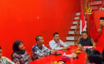 Ketua dan Anggota Bawaslu Kabupaten Pandeglang saat mengunjungi kantor DPC Partai Demokrasi Indonesia Perjuangan (PDIP) Sabtu, (22/08/2026)